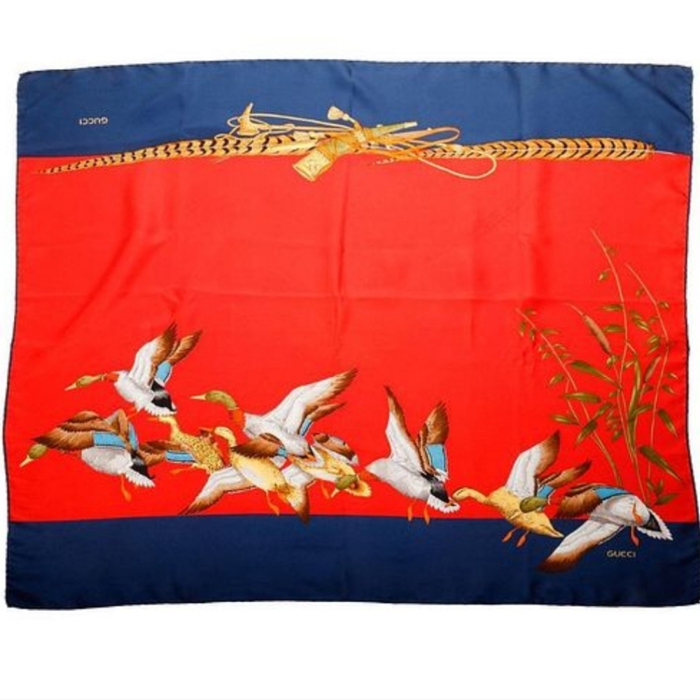 Vintage GUCCI Italy Silk Scarf RARE “Ducks in Flight” Red Navy Wildlife Hunting - Picture 10 of 13